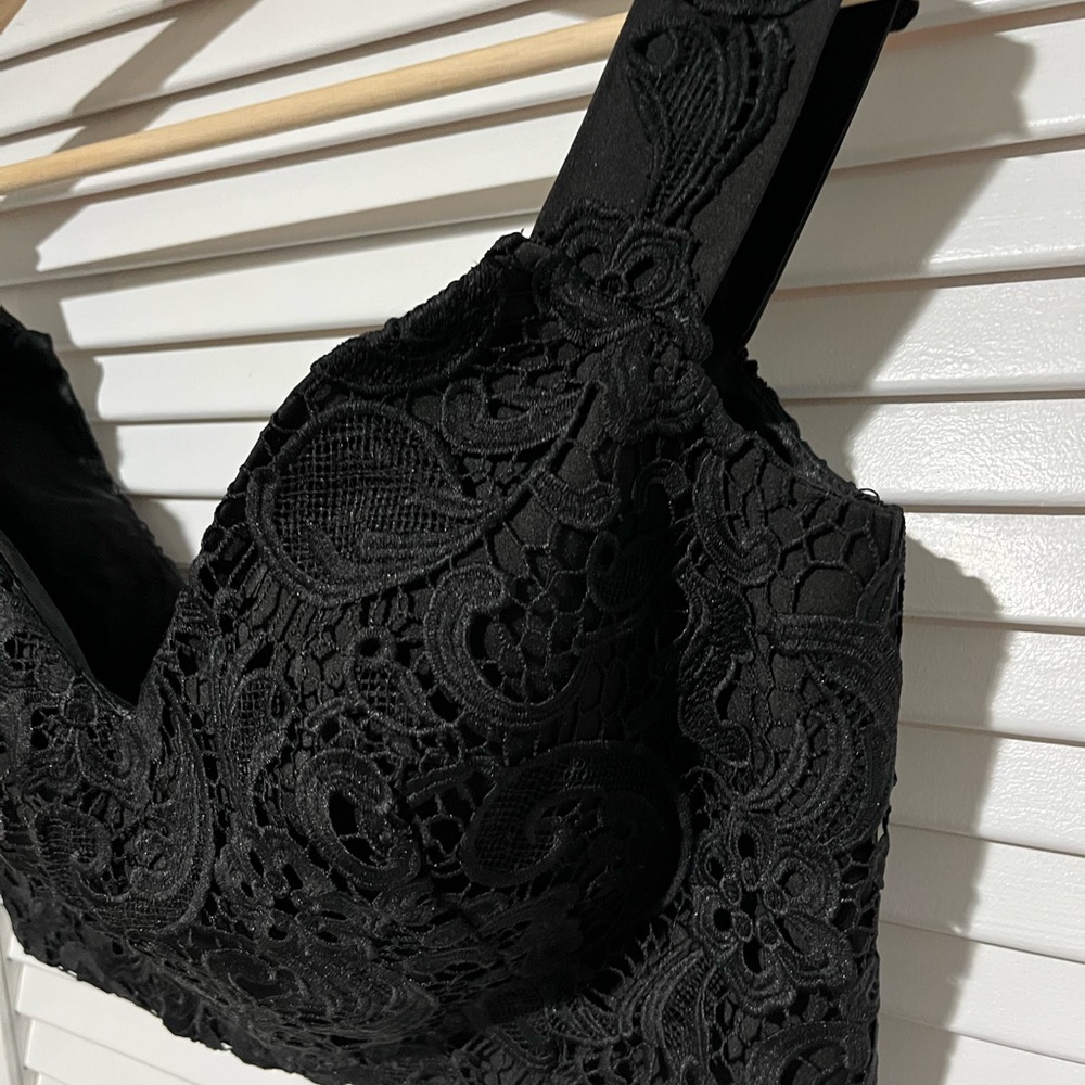 LACE CROP TOP